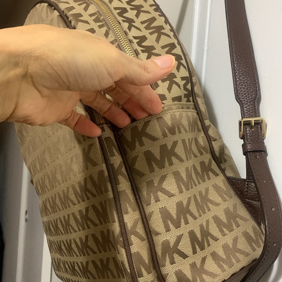 Negotiable. Authentic Michael Kors New Backpack In Beautiful Tan & Brown Color - Picture 3 of 7